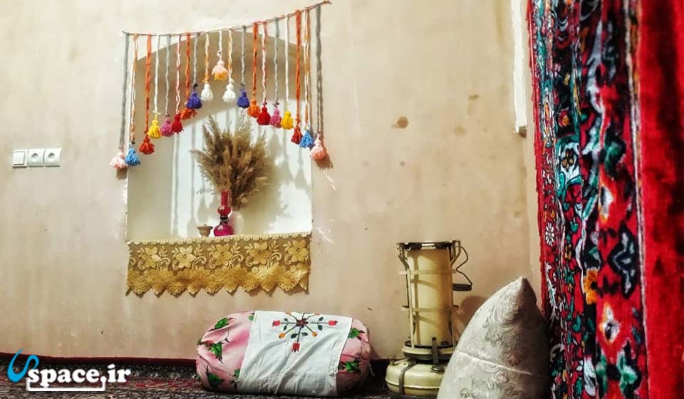 نمای داخلی اتاق اقامتگاه بوم گردی کویرداران - شاهرود - بیارجمند - روستای رضا آباد
